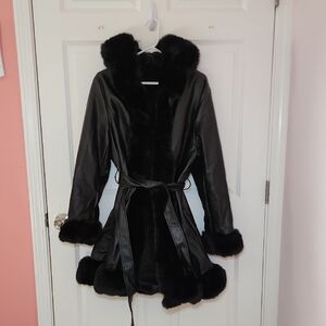 Chic Black Faux Leather Jacket with Faux Fur Trim